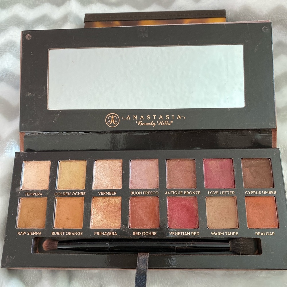 2 Eye shadow pallette